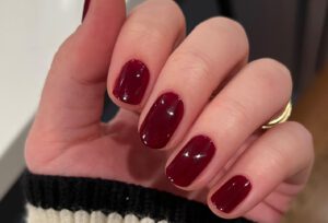 Red nail theory - rode nagellak aantrekkelijk