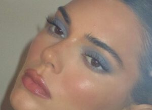 Kendall Jenner blauwe oogschadu